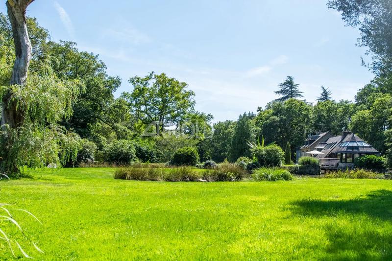 Maison - 266 m² - 9 pièces