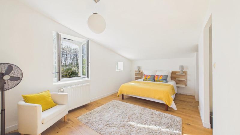 Maison en pierre - 370 m² - 11 pièces