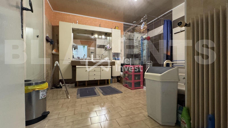 Maison - 213 m² - 8 pièces