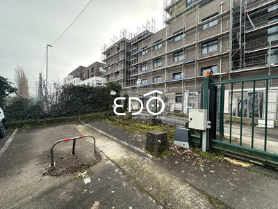 Parking / Garage - 13 m²