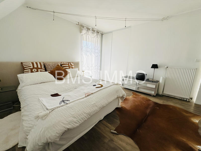 Maison - 230 m² - 6 pièces