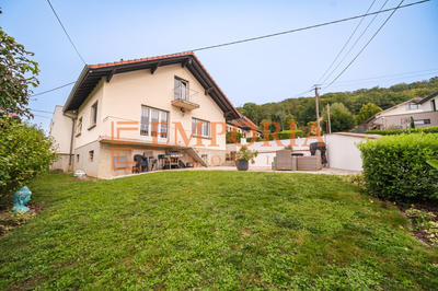 Maison - 180 m² - 8 pièces