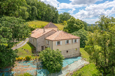 Maison - 218 m² - 6 pièces