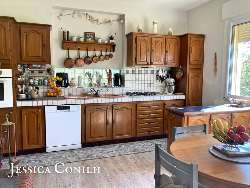 Maison - 245 m² - 11 pièces