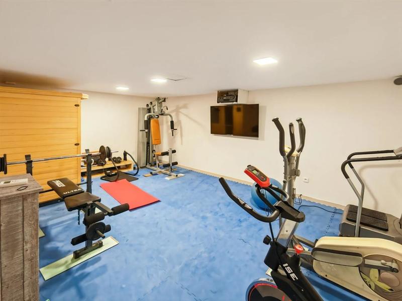 Maison - 240 m² - 9 pièces