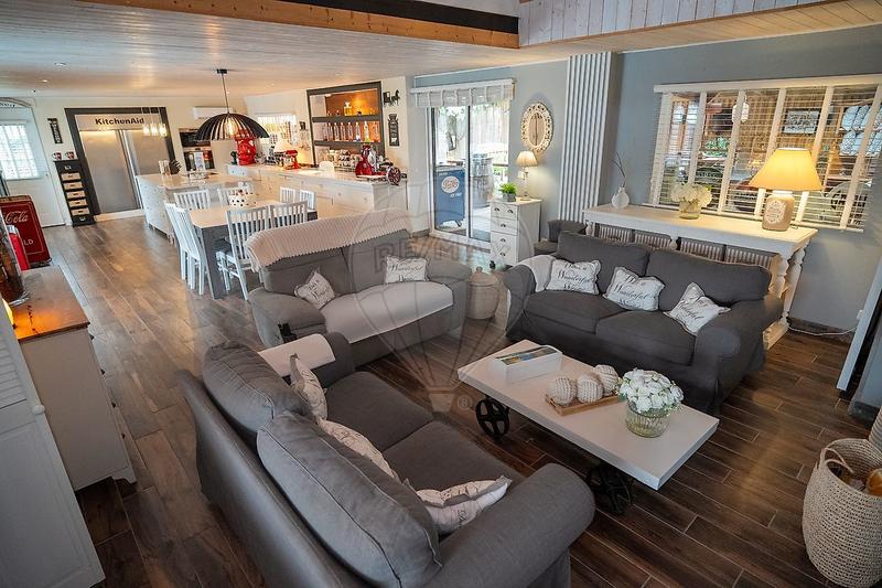 Maison - 217 m² - 7 pièces