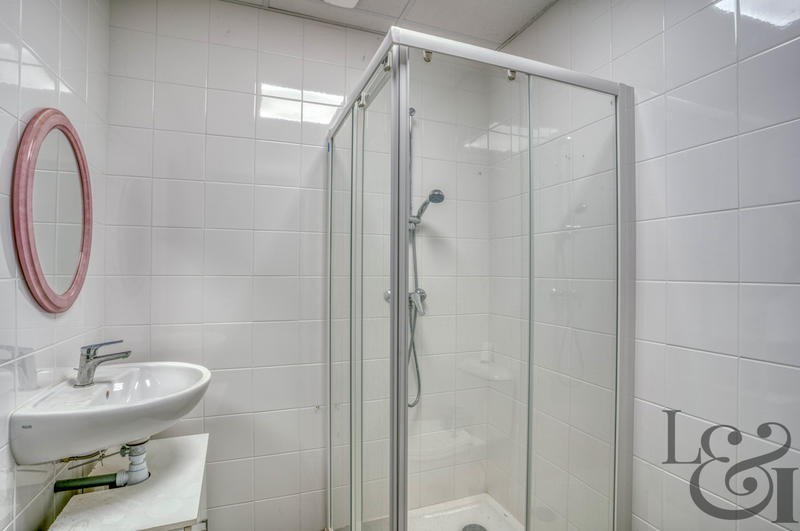 Maison - 1 039 m² - 2 pièces