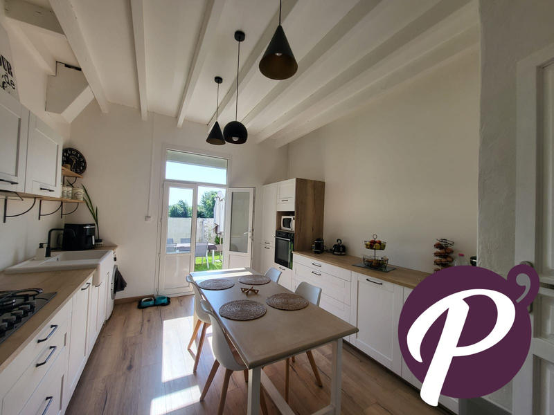 Maison - 850 m² - 38 pièces