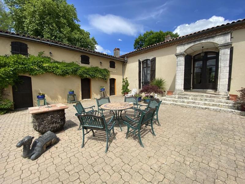 Maison en pierre - 383 m² - 14 pièces