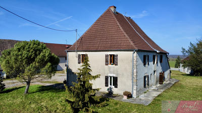 Maison - 264 m² - 9 pièces