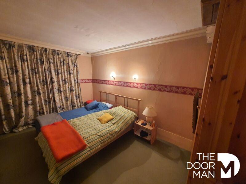 Propriété - 242 m² - 9 pièces