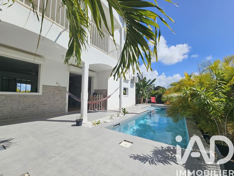 Maison - 200 m² - 8 pièces