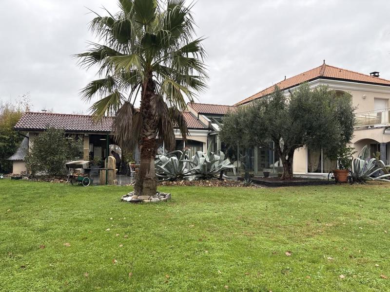 Demeure - 280 m² - 7 pièces