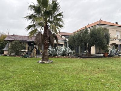 Demeure - 280 m² - 7 pièces