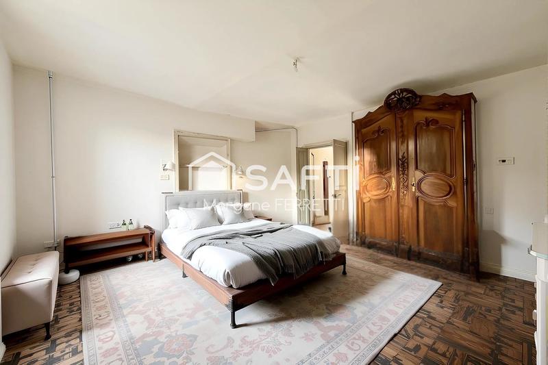 Maison - 250 m² - 7 pièces