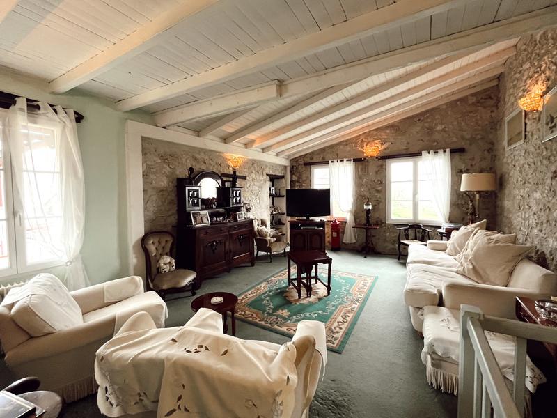 Maison traditionnelle - 194 m² - 7 pièces