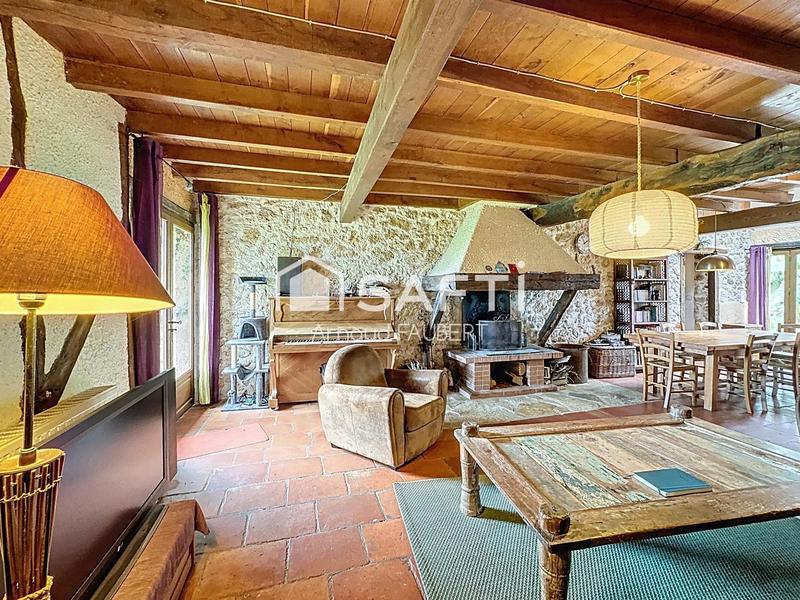 Maison - 210 m² - 6 pièces