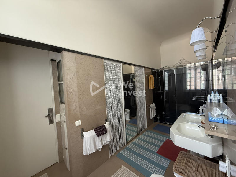 Maison - 268 m² - 9 pièces