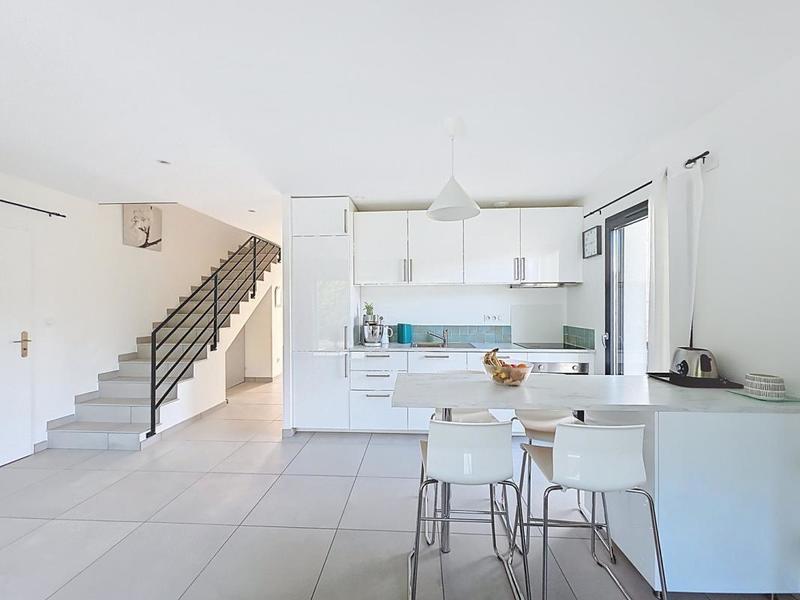 Maison - 95 m² - 5 pièces