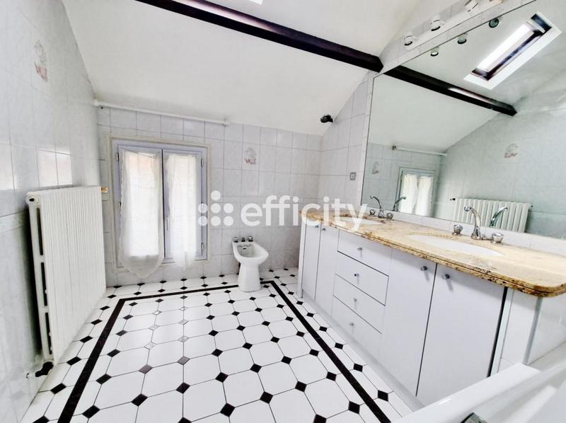 Maison - 135 m² - 6 pièces