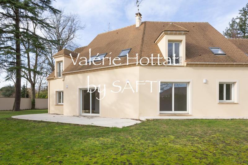 Maison - 240 m² - 9 pièces