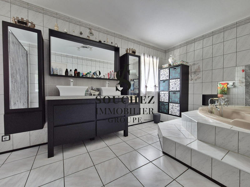 Maison - 172 m² - 7 pièces