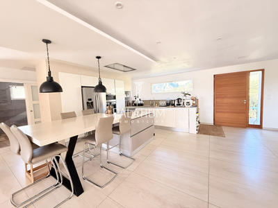 Maison - 138 m² - 4 pièces