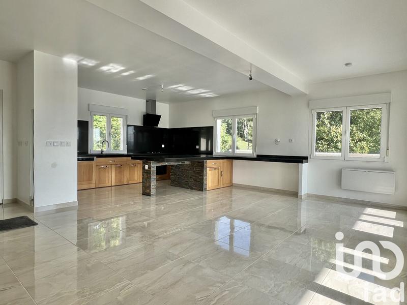 Maison - 200 m² - 8 pièces