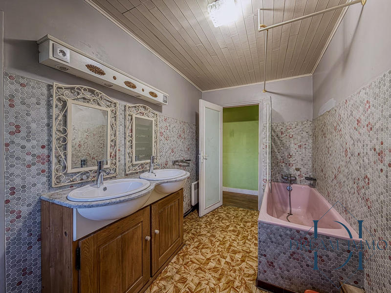 Maison - 230 m² - 7 pièces