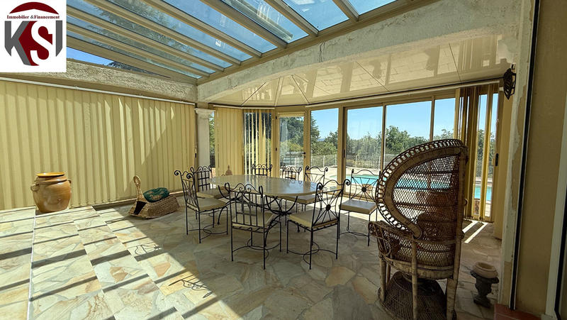 Maison - 210 m² - 5 pièces