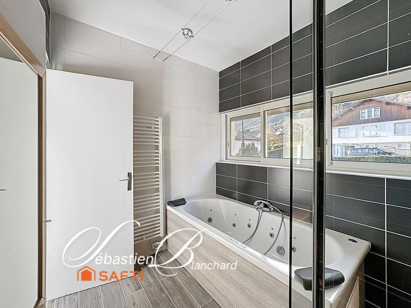 Maison - 263 m² - 7 pièces