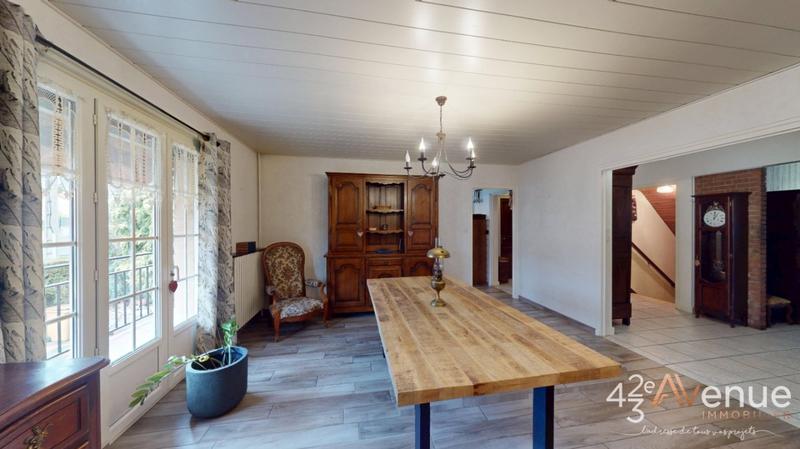 Maison - 237 m² - 9 pièces