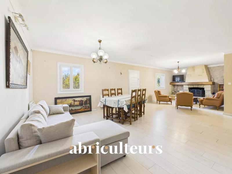 Maison - 232 m² - 8 pièces