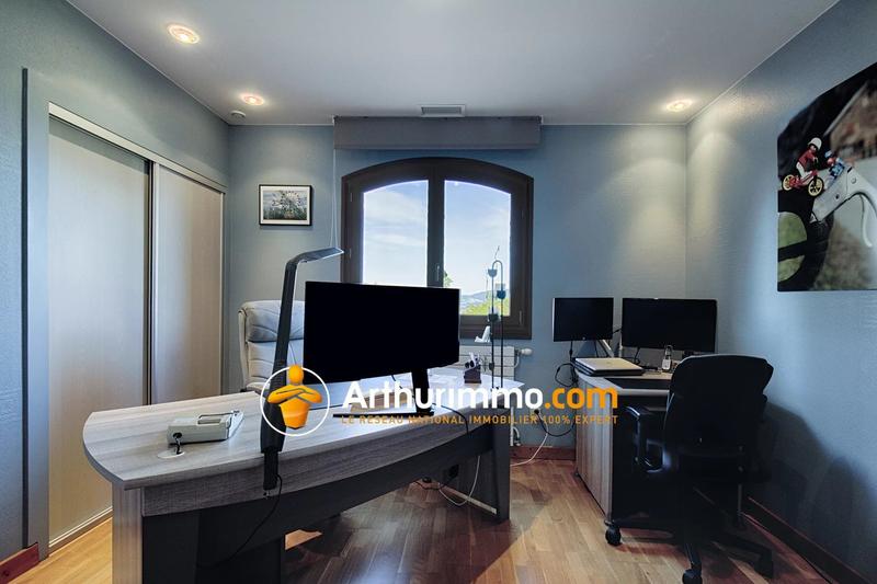 Maison - 181 m² - 6 pièces