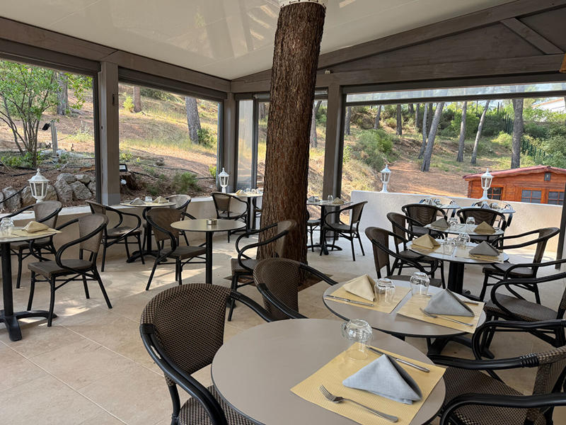 Immeuble - 1 400 m² - 26 pièces