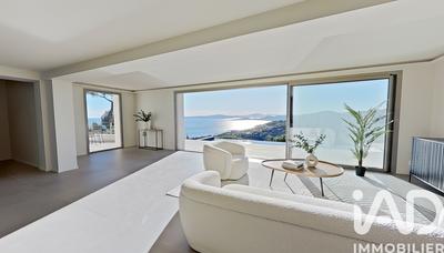 Maison - 229 m² - 6 pièces