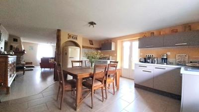 Maison - 205 m² - 7 pièces
