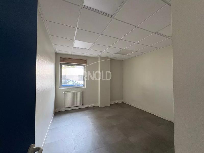 Entrepôt - 730 m² - 11 pièces