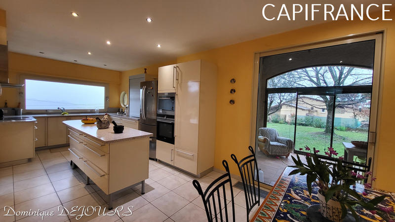 Maison - 250 m² - 8 pièces