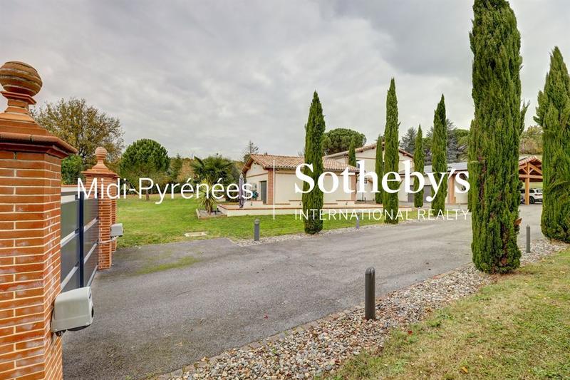 Maison - 320 m² - 9 pièces