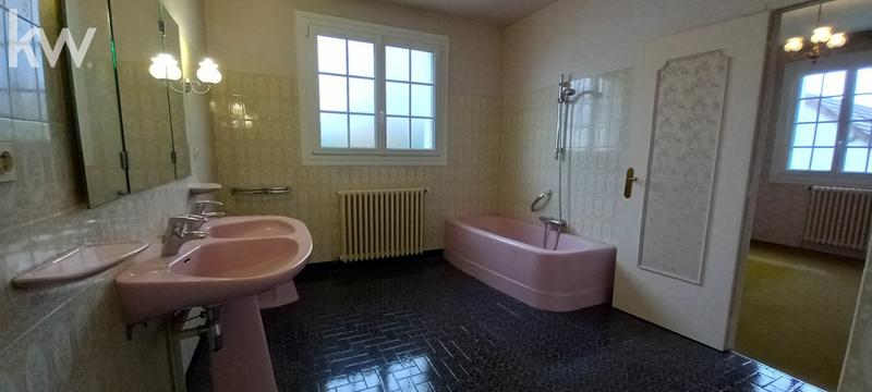 Maison traditionnelle - 229 m² - 8 pièces