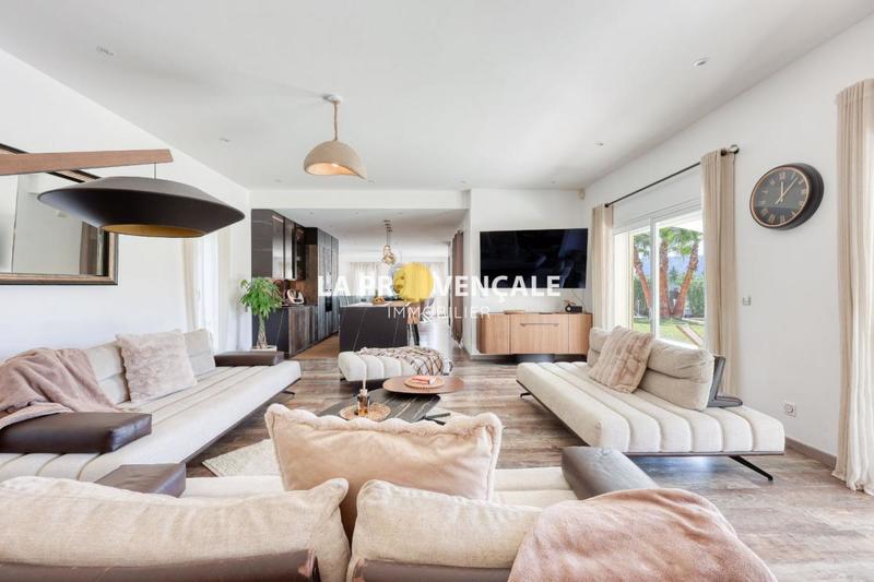 Villa - 250 m² - 6 pièces