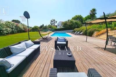 Maison - 180 m² - 5 pièces