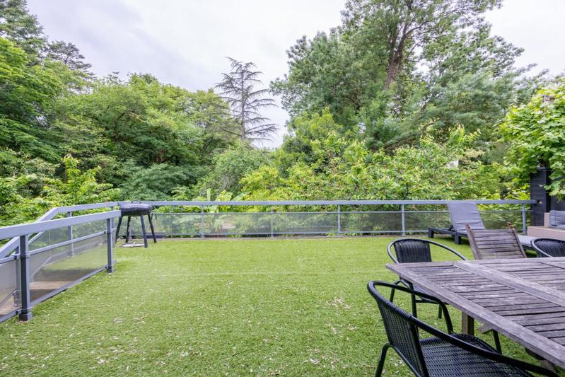 Maison - 261 m² - 12 pièces