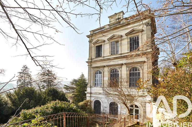 Maison - 338 m² - 14 pièces