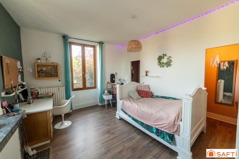 Maison - 270 m² - 8 pièces