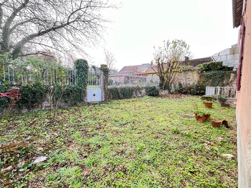 Maison - 305 m² - 8 pièces
