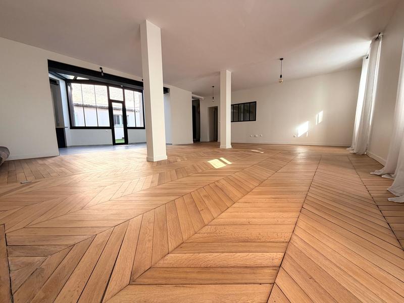 Maison - 300 m² - 7 pièces