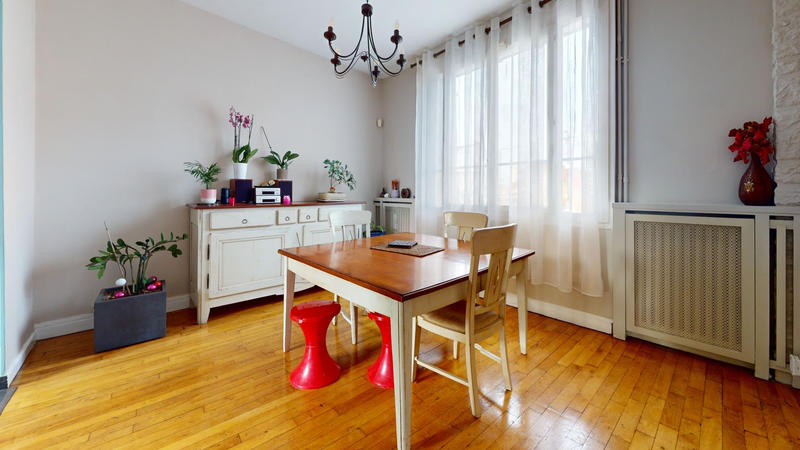 Maison - 95 m² - 5 pièces