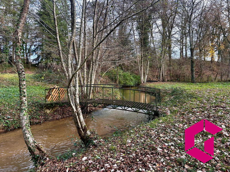 Maison - 340 m² - 6 pièces